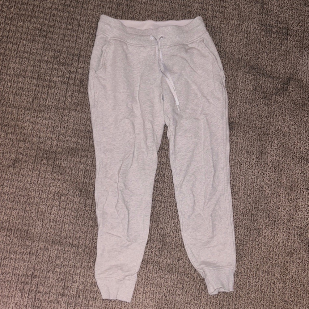 grey lululemon scuba joggers